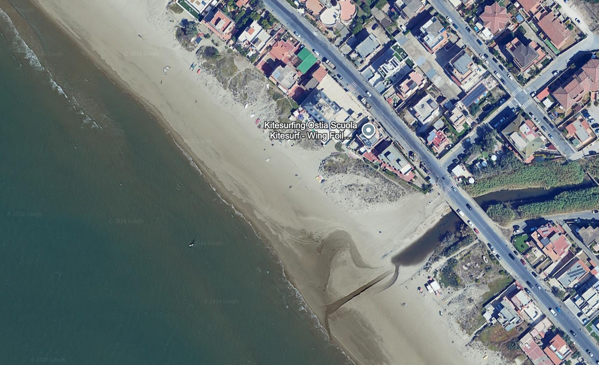 Vista satellitare del centro Kitesurfing Ostia e della spiaggia